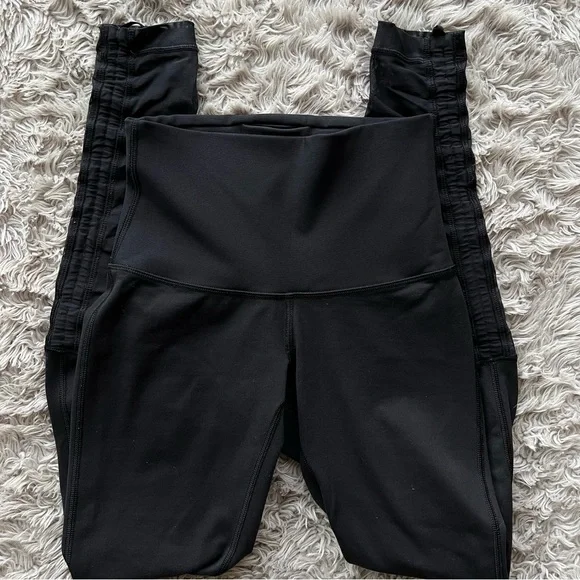 Lululemon Athletica Full Length High Rise Leggings w/ Mesh Detailing Size 4 - Picture 4 of 6